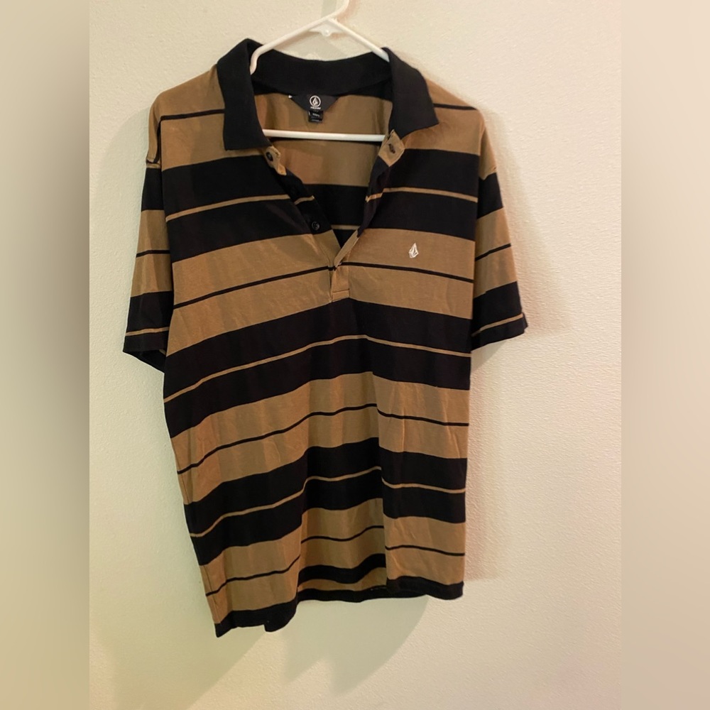 Volcom button up size Large